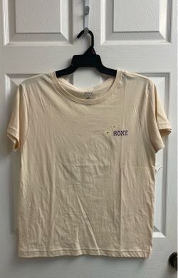Brand new Juniors beige “Feeling Great” t-shirt size L