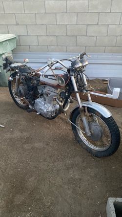 Moto Honda si trabaja, pero necesita unos arreglos por 100, 50