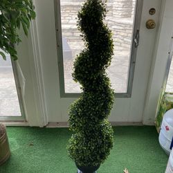 Topiary spiral decorative fake tree 