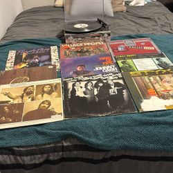 Retro Looking Record Player And 9 Lot Of Records!