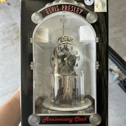 Elvis Clock In Package