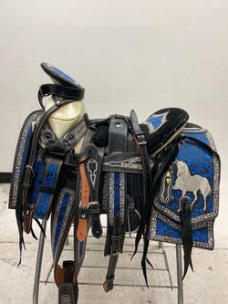 Montura charra bordada