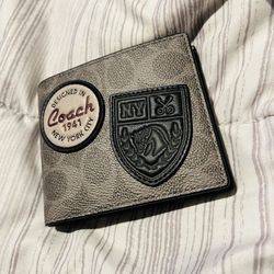 3-In-1 Wallet In Signature Canvas With Patches