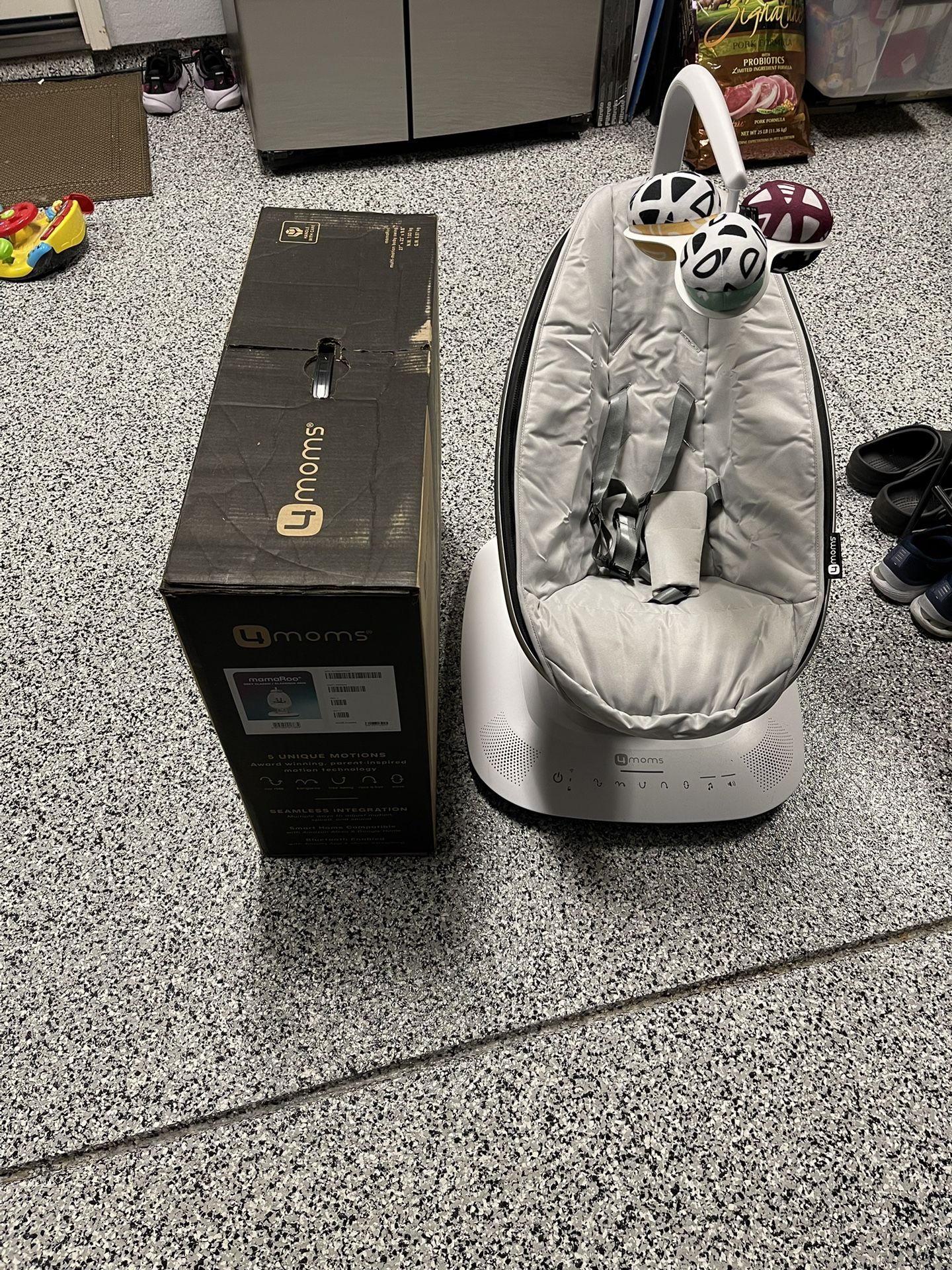 4 Moms Mamaroo Baby Swing Like New. $120
