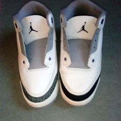 Nike Air Jordan 3 Retro white/grey/black size 3 Youth,.