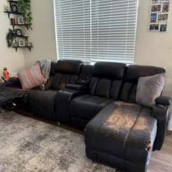 4 Seat Reclining Couch 