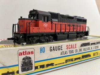 Milwaukee Road. GP 40, No. 7034. Model train.