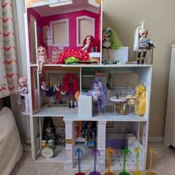 Giant Rainbow High Doll House 4ft x 3ft