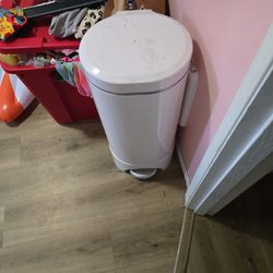 Diaper pail