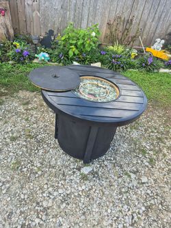 Outdoor fire pit