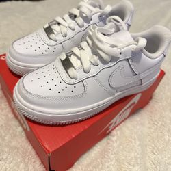 Airforce 1 White NIKE shoes / 1Y kids 