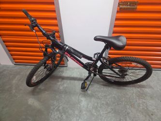 Mongoose Excursion Mountain Bike (Black & Pink)