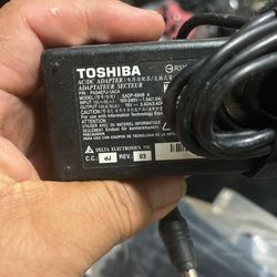 Toshiba 19 Volt Adapter