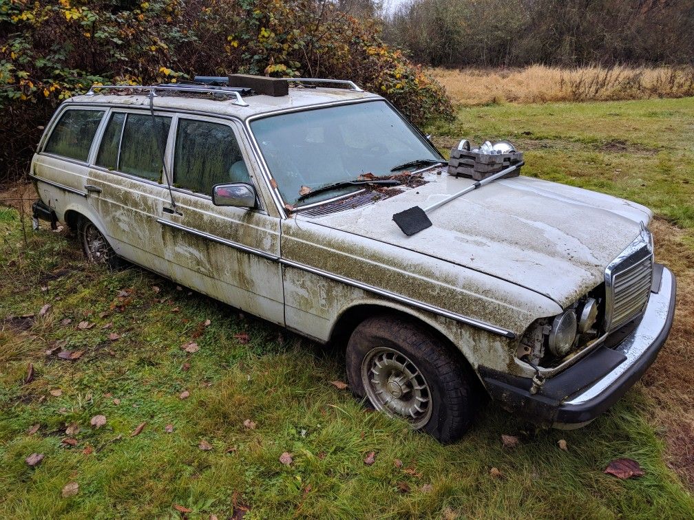 Vintage Mercedes Benz w123 parts cars galore