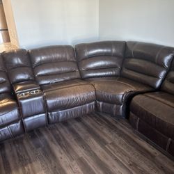 Leather Sectional And Coffee Table 