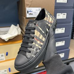 Burberrys Black Stripe Checker