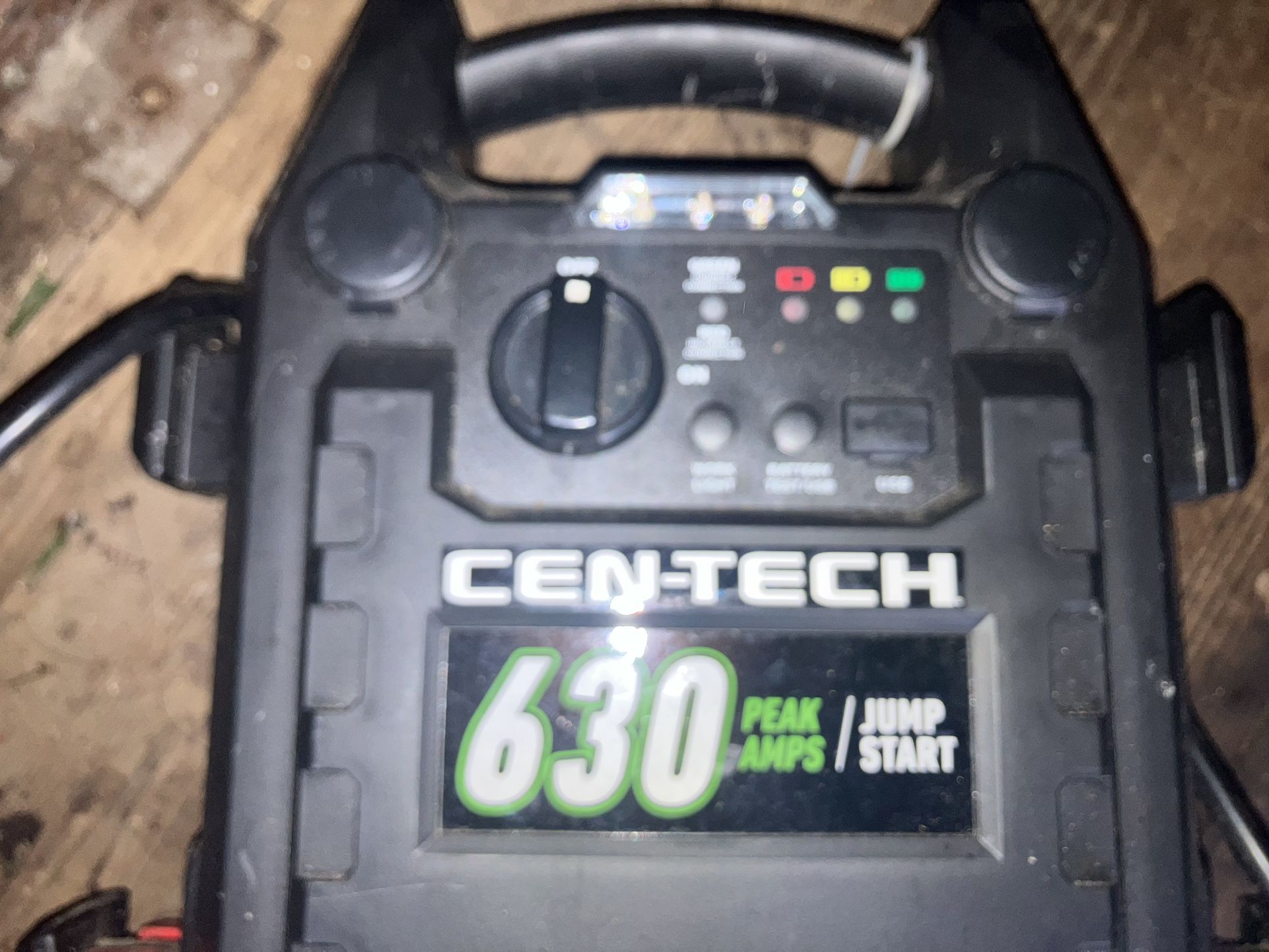 Centech 630 Peak Amps Battery Jump box