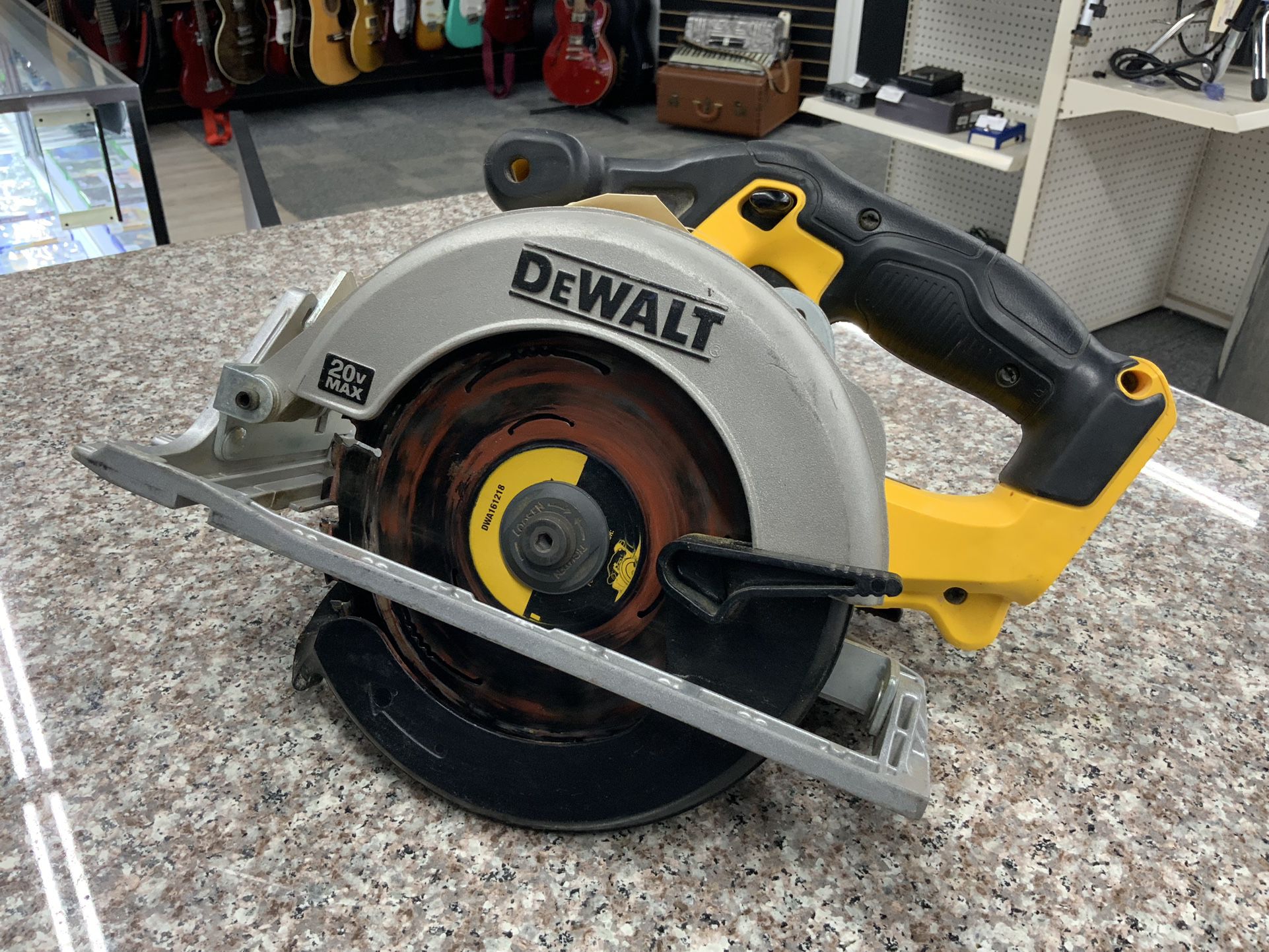 DEWALT 20V MAX Cordless 6.5 in. Sidewinder Style Circular Saw (Tool Only)