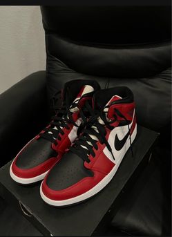 LIKE NEW - Air Jordan 1 Mid Sneakers