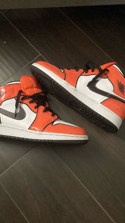 Jordan 1 Mid Orange Size