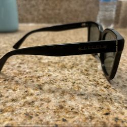New Black Gucci Glasses With Gucci Name In Gold 