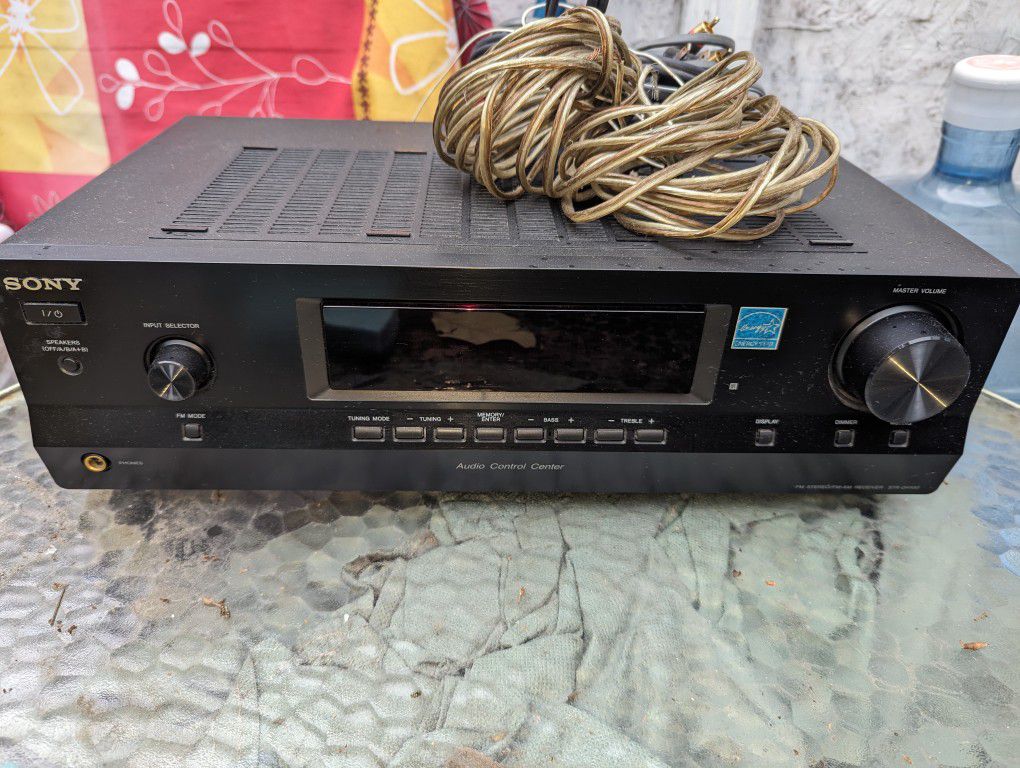 Stereo Sony STR-DH500 5.1-Channel A/V Receiver And x2 Speakers