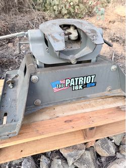B&W Patriot 5th Wheel Trailer Hitch - Dual Jaw - 18,000 lbs