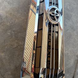 Grille Assembly - Toyota (53100-0C280) 2016-2017 Toyota Tundra - 531000c280