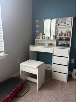 Vanity desk with lights , chair & black mirrored organizer