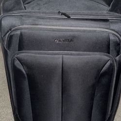 American Tourister Phenom Softside Spinner Suitcase - Black