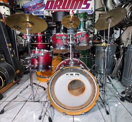 Complete Drum Set  !! $450 or best offer !!
