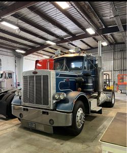 1980 Peterbilt 359 Truck and trailmobile set of doubles