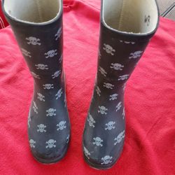 Boys Size 4 Rain Boots