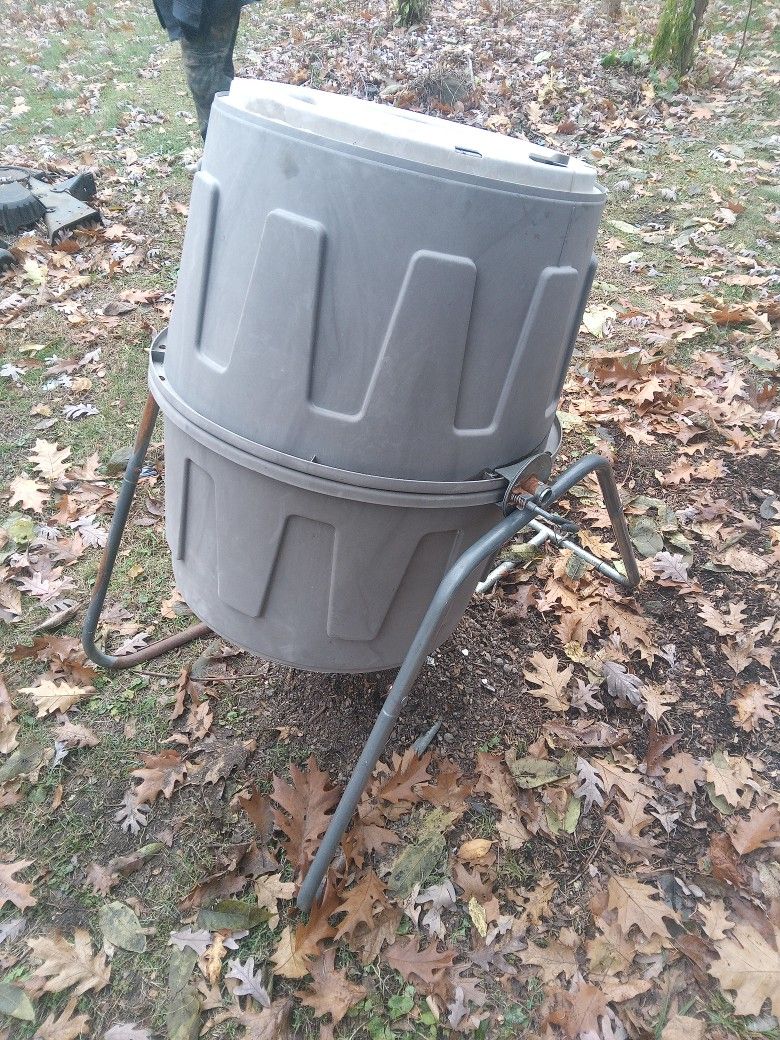 SUNCAST 50 GALLON TUMBLER COMPOSTER