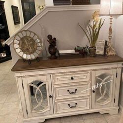 Realyn 74 " Tv Stand | Home Decor| Living Room Furniture @ Delivery 