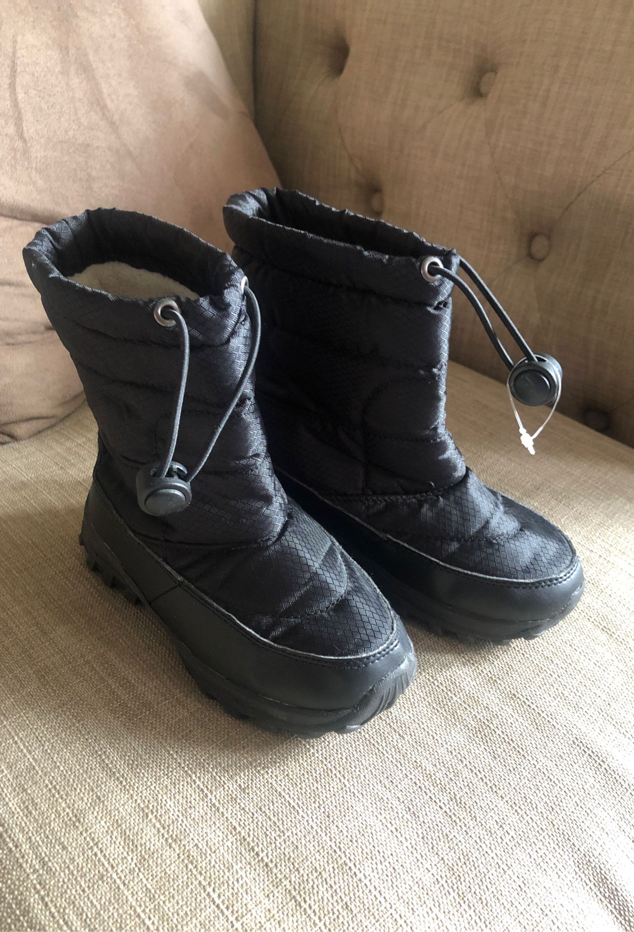 Snow boots kids size 11