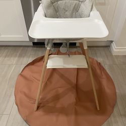 Stokke High Chair w/ Tray, Cushion & Floor Mat – Excellent Condition