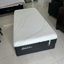 Tempurpedic Twin XL & Box Spring Like New