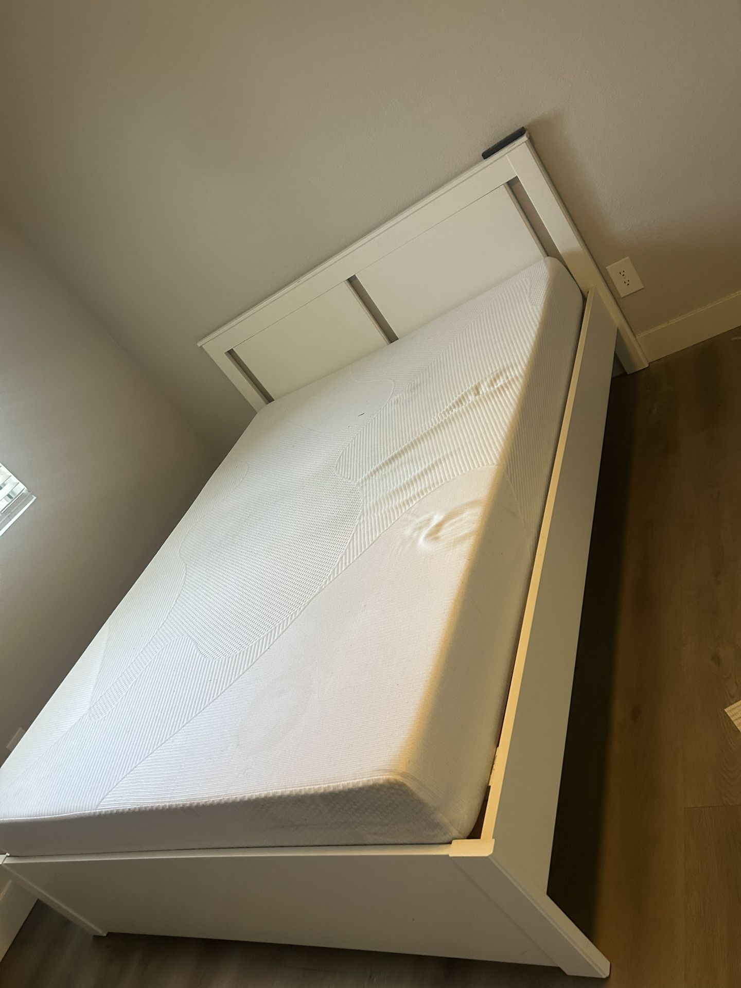 Queen Bed With Mattress