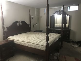 Complete bed set Cali king Solid wood