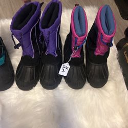 Snow Boots Size 3 KIDS  20$ EACH 