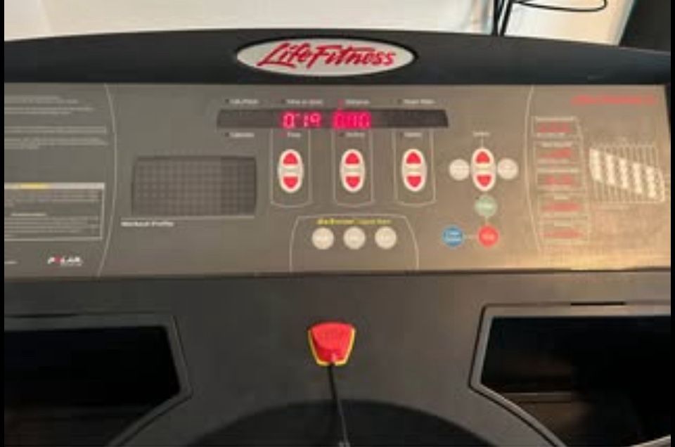 T9 Life fitness Treadmill With Flex Deck