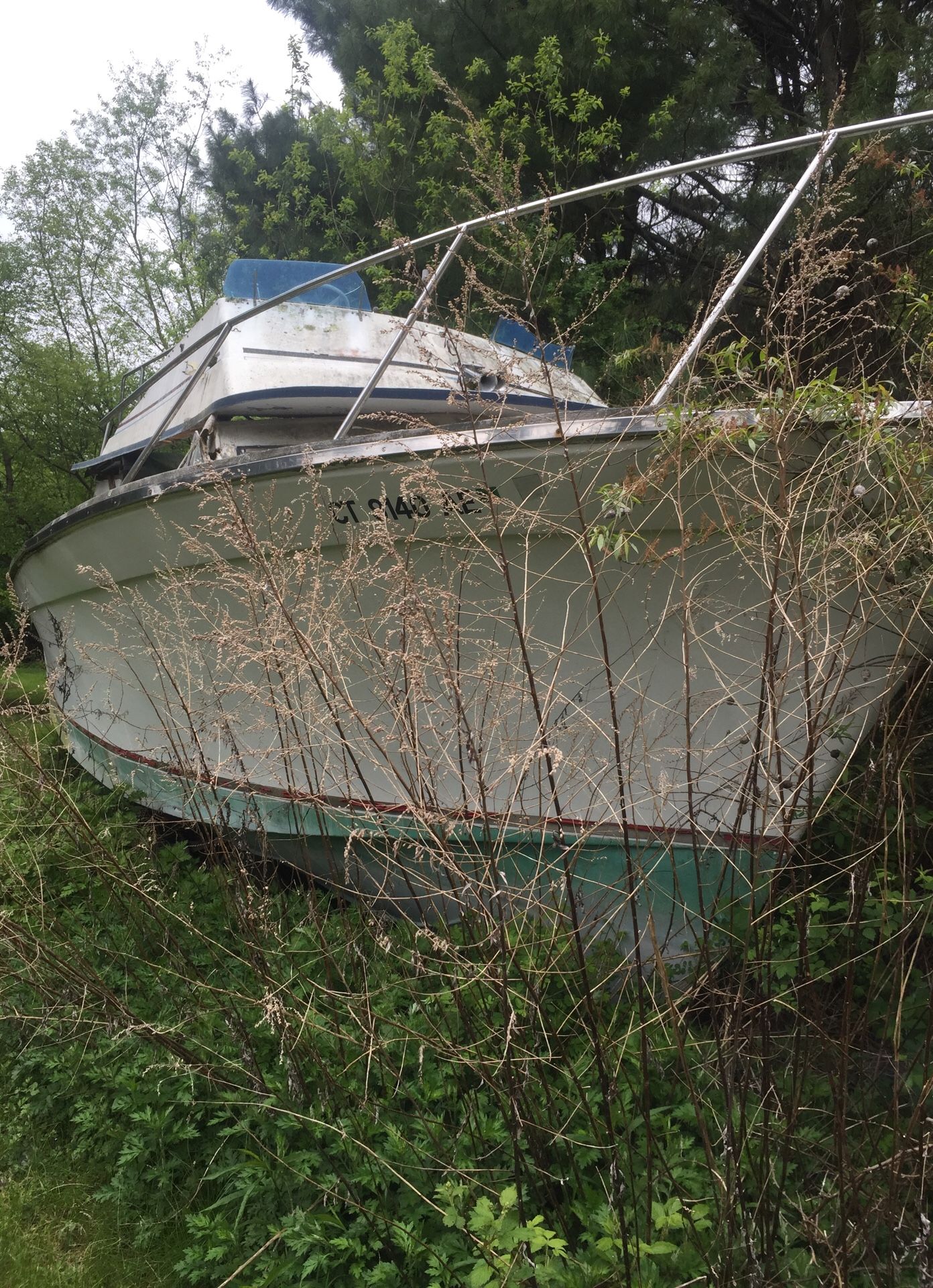 32 Luhrs Boat no trailer does have stands