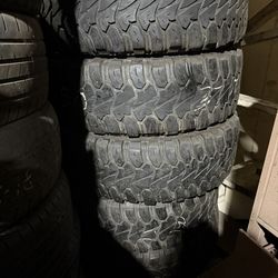 37x12.50R17 4 used tires M/T