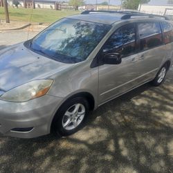 2007 TOYOTA SIENNA LE 