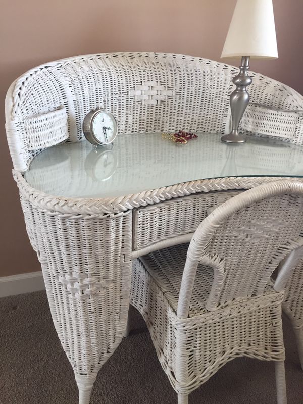 Antique Wicker Desk With Chair For In Tempe Az Offerup