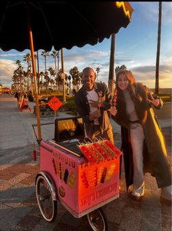 Pushcart equipped with freezer system operating at Boardwalk