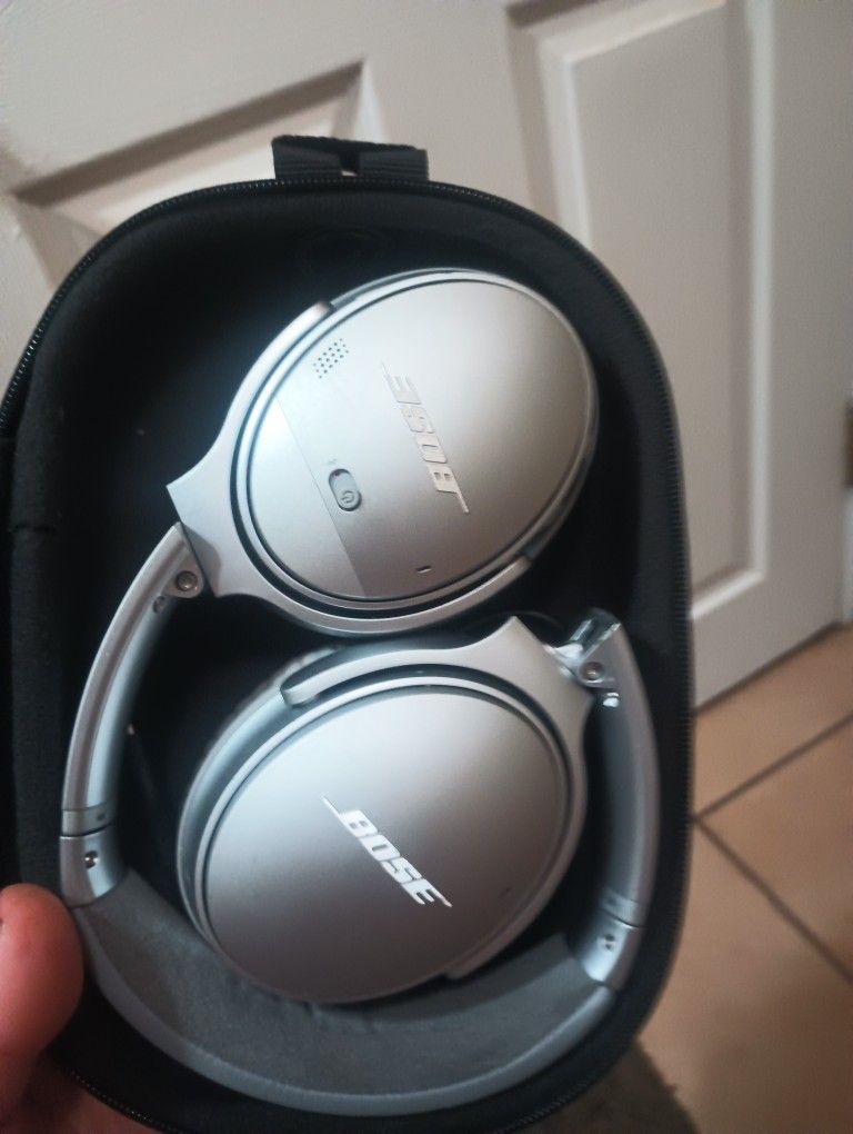 Bose Nose Canceling Head Phones