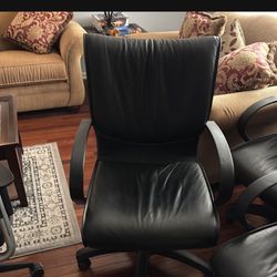 Like New Beautiful Black Leather Office Chairs On Wheels Adjustable 