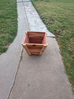 Tapered square redwood planter box
